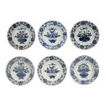 series of six early 18th Cent. Chinese plates in porcelain with a blue-white decor ||Serie van zes