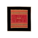 antique Pre-Columbian (?) piece of textile in a frame ||Ingekaderd antiek Precolumbiaans (?) stuk