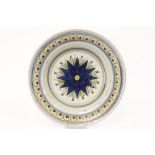 18th Cent. dish in earthenware from Brussels with a polychromed decor ||Achttiende eeuwse schaal