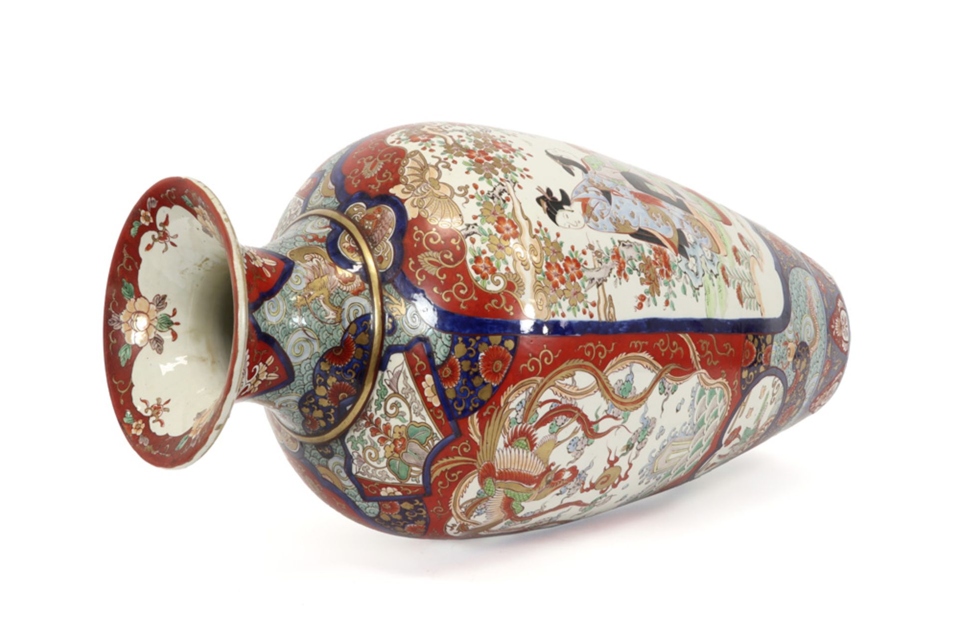 19th Cent. Japanese vase in porcelain ||Negentiende eeuwse Japanse vaas in porselein met een Imari- - Image 4 of 5