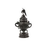 antique Japanese incense burner in bronze ||antieke Japanse brûle parfum in brons met deksel