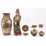 several Japanese Satsuma items : cups and saucers, a vase and a Quan Yin figure ||Lot Japanse