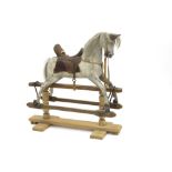 old rocking horse ||Oude schommelstoel met paardje - hoogte : 89 cm