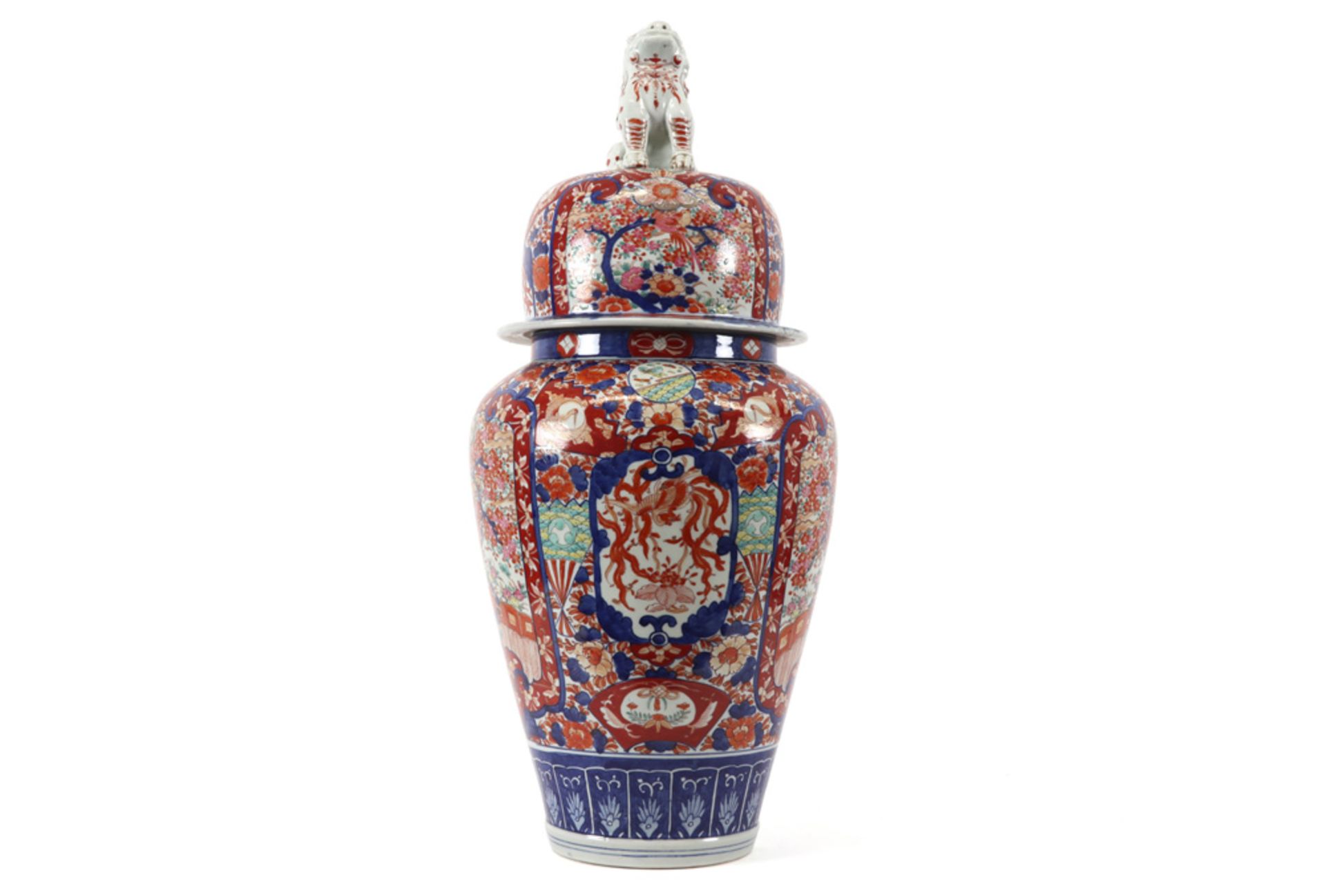 19th Cent. Japanese lidded vase in porcelain with Imari decor ||Vrij grote negentiende eeuwse - Image 2 of 6