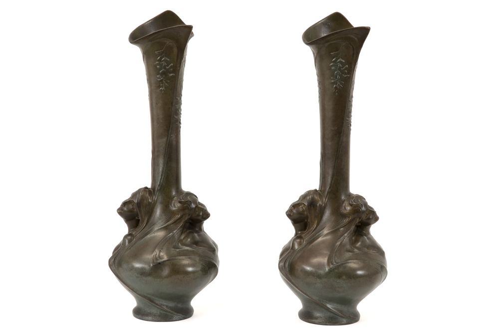 pair of Eugène Siberdt signed typical Art Nouveau vases in pexter ||SIBERDT EUGENE (1851 - 1931)