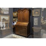 late 17th / early 18th Cent. Flemish secrétaire in oak with inlaid copper motifs ||Laat