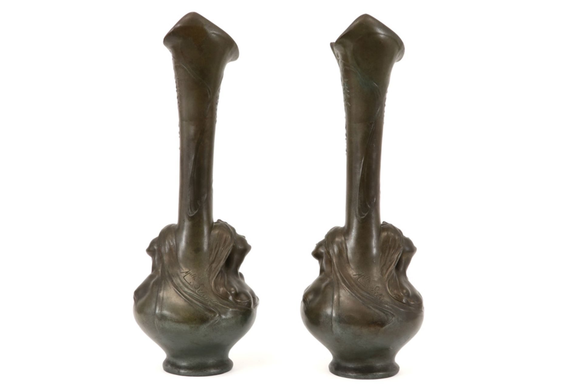 pair of Eugène Siberdt signed typical Art Nouveau vases in pexter ||SIBERDT EUGENE (1851 - 1931) - Image 4 of 6