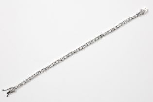 beautiful bracelet in white gold (18 carat) with ca 5,25 carat of very high quality brilliant cut
