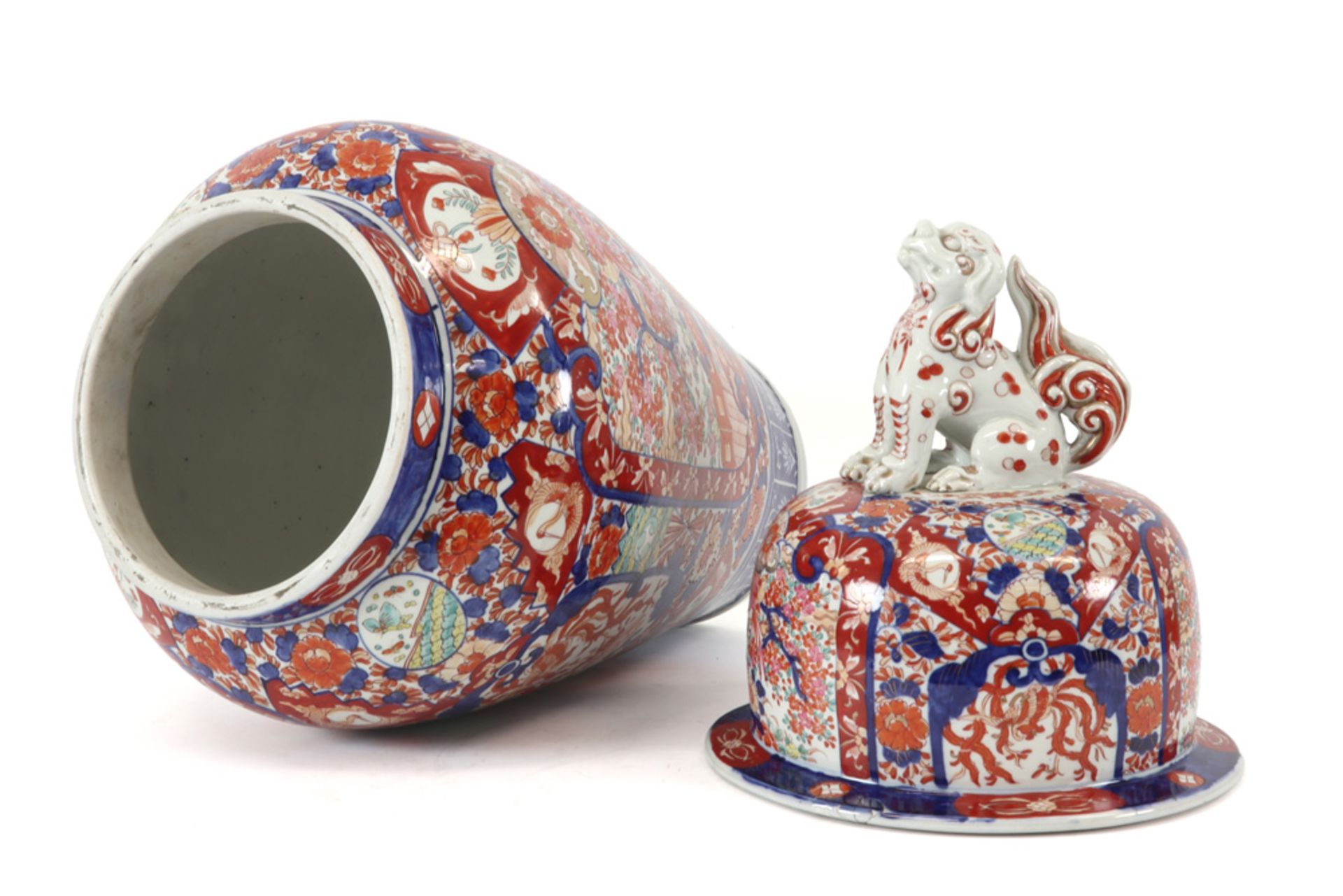 19th Cent. Japanese lidded vase in porcelain with Imari decor ||Vrij grote negentiende eeuwse - Image 5 of 6