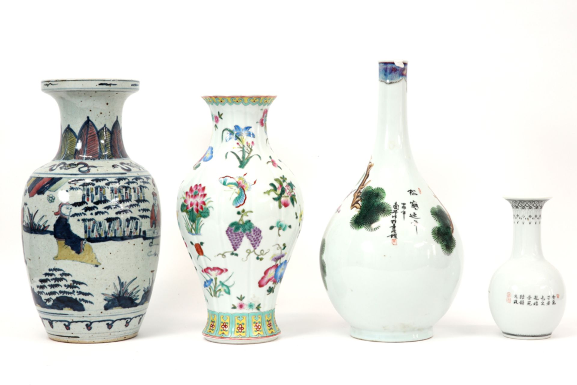 four Chinese vases in porcelain ||Lot van vier Chinese vazen in porselein met polychroom decor - - Image 2 of 6
