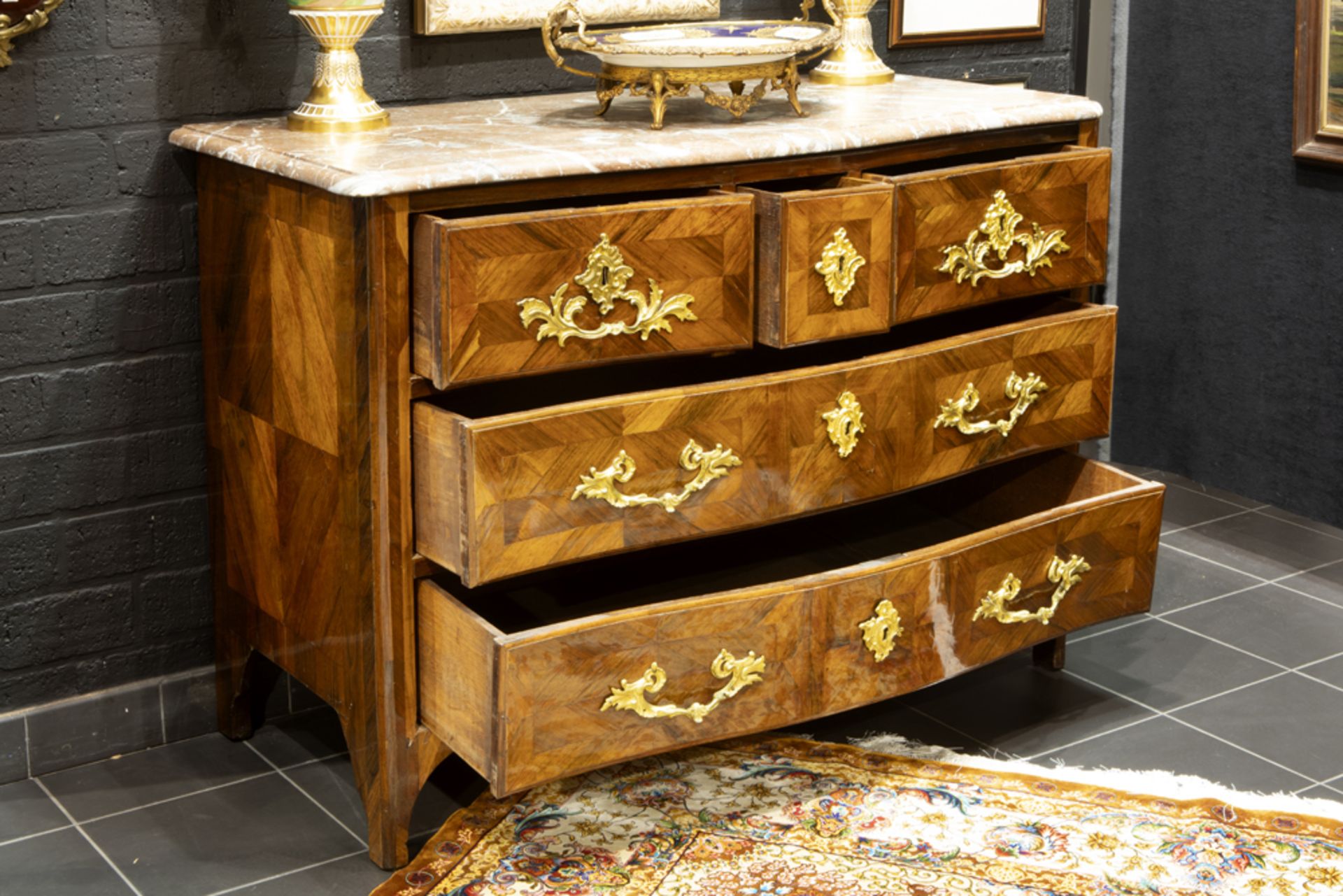 18th Cent. French Louis XV period chest of drawers in polished rose-wood with rich mountings in - Bild 2 aus 2