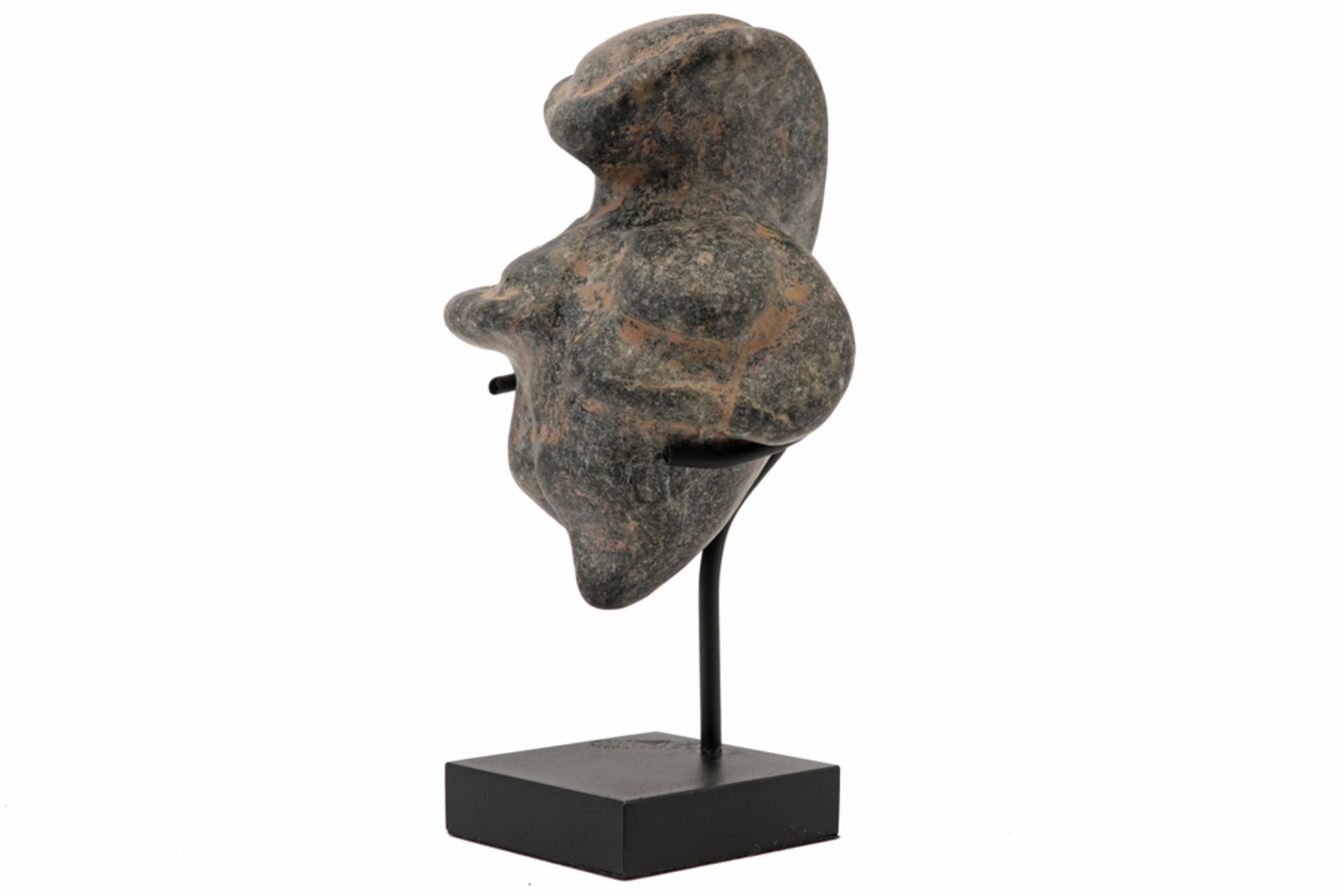 Donau Culture grey stone female fertility idol ||DONAU - CULTUUR vrouwelijk vruchtbaarheidsidool - Image 2 of 4