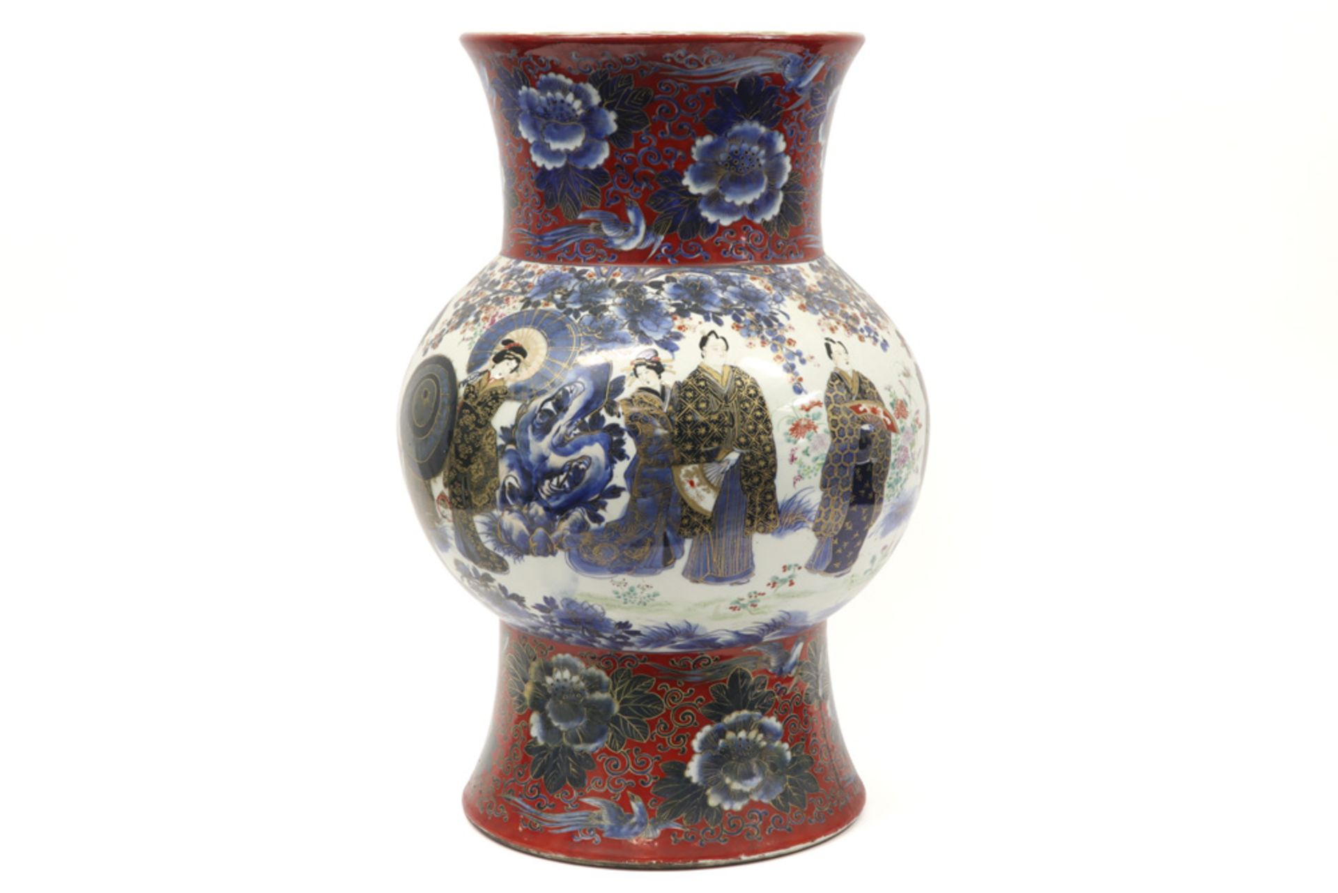 Japanese vase in marked porcelain with an Imari decor with figures ||Japanse vaas in gemerkt - Image 4 of 6