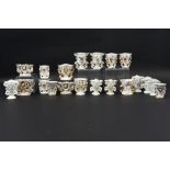 twenty small antique vases in porcelain from Brussels ||Lot van twintig kleine antieke cornetvaasjes