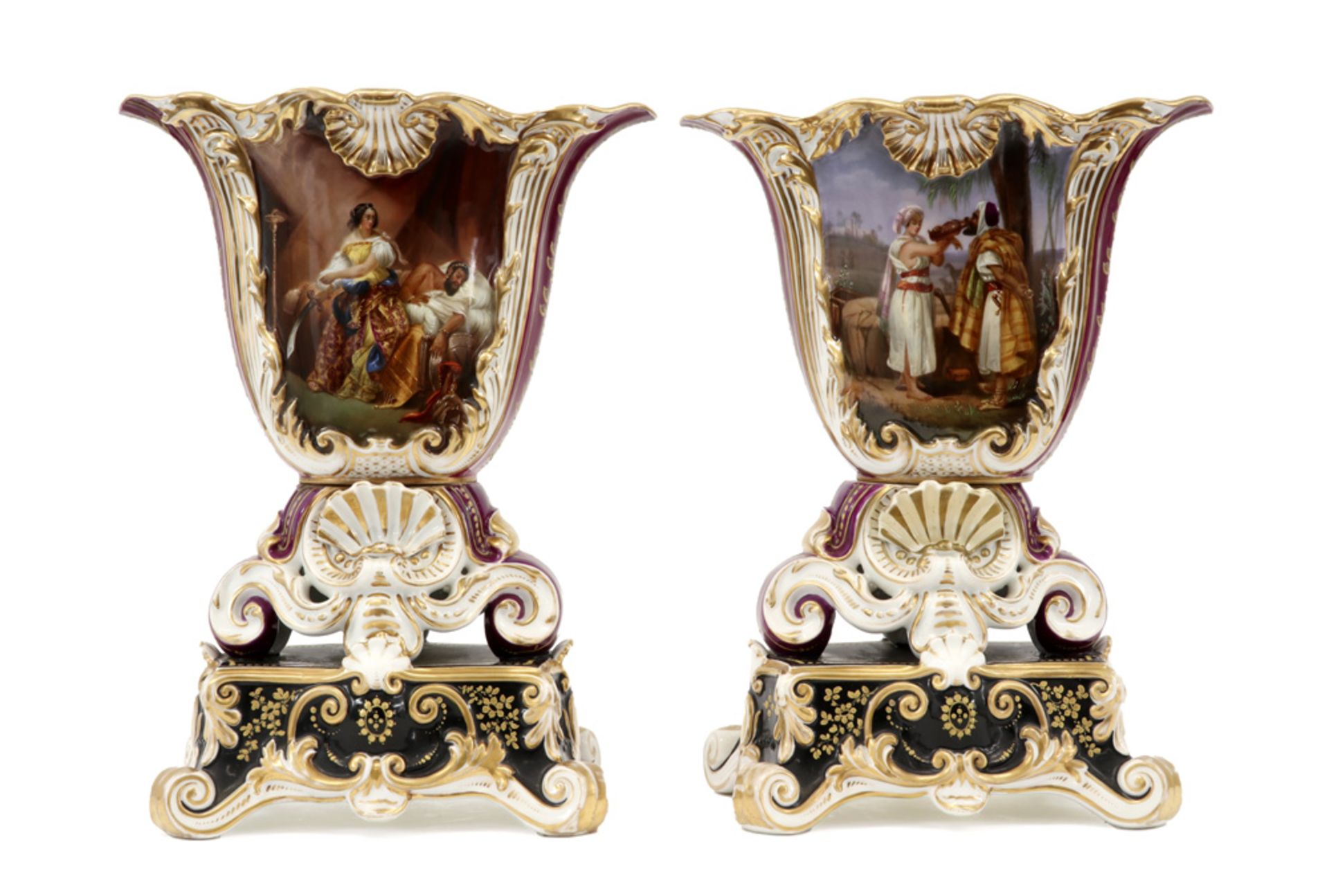 pair of 19th Cent. vases in porcelain from Paris with paintings with orientalistic themes ||Paar