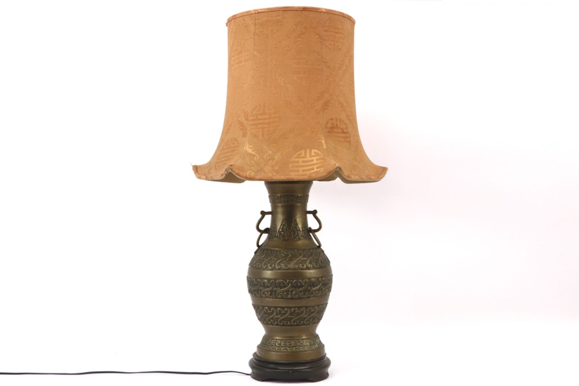 Chinese bronze vase made into a lamp ||Chinese bronzen vaas, gemonteerd als lampevoet - hoogte :
