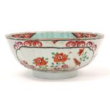 18th Cent. Chinese bowl in porcelain with a floral 'Famille Rose' decor ||Achttiende eeuwse