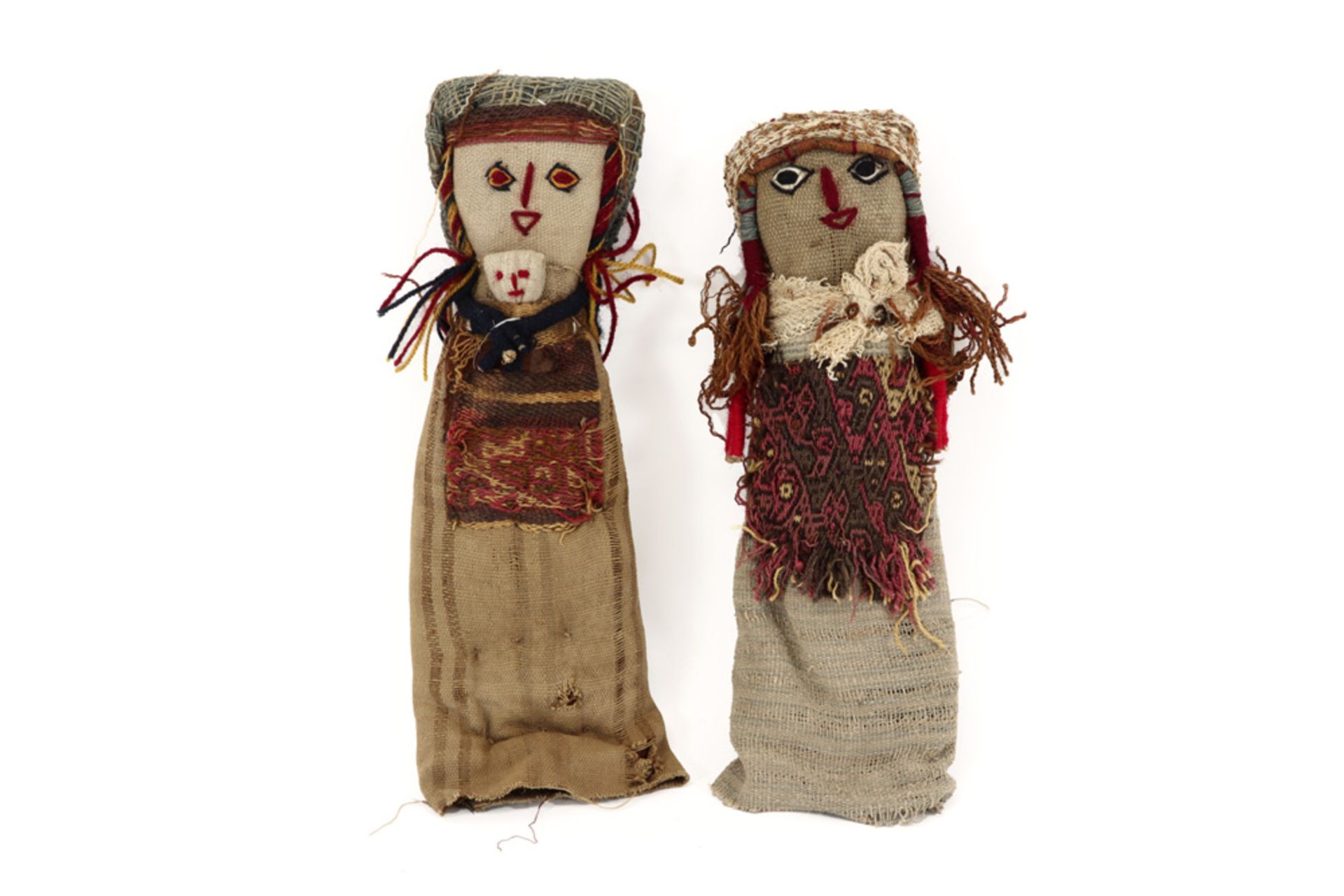 two Pre-Columbian dolls in embroided textile to be dated between 1000 and 1450 ||Twee