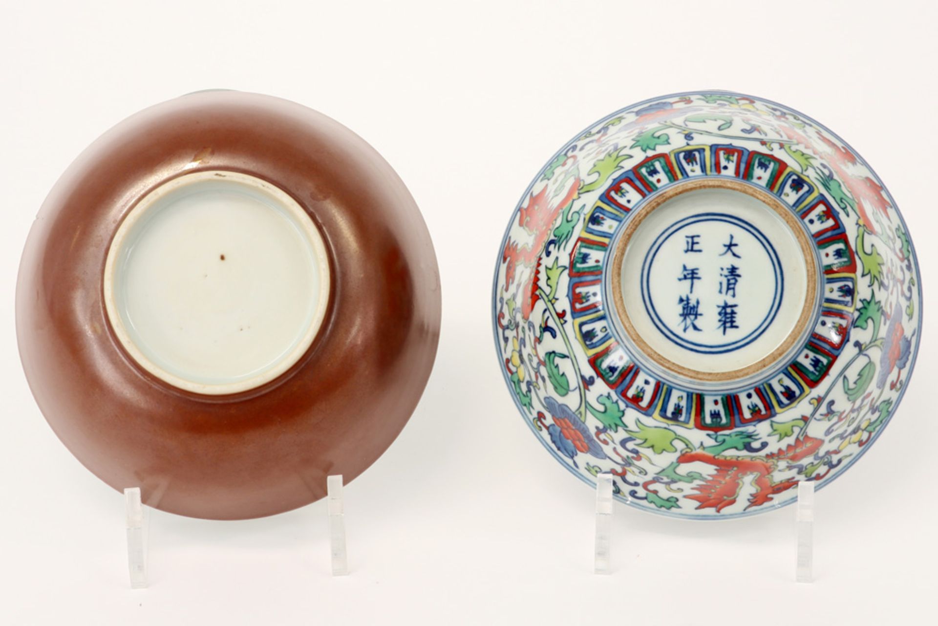 two Chinese bowls : an 18th Cent. Capucin one with blue-white and another with a polychrome - Image 3 of 3