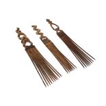 three Papua New Guinean combs in wood ||PAPOEASIE NIEUW - GUINEA lot van drie kammen in hout -