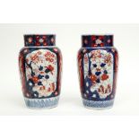 pair of 19th Cent. Japanese vases in porcelain with an Imari decor ||Paar negentiende eeuwse Japanse