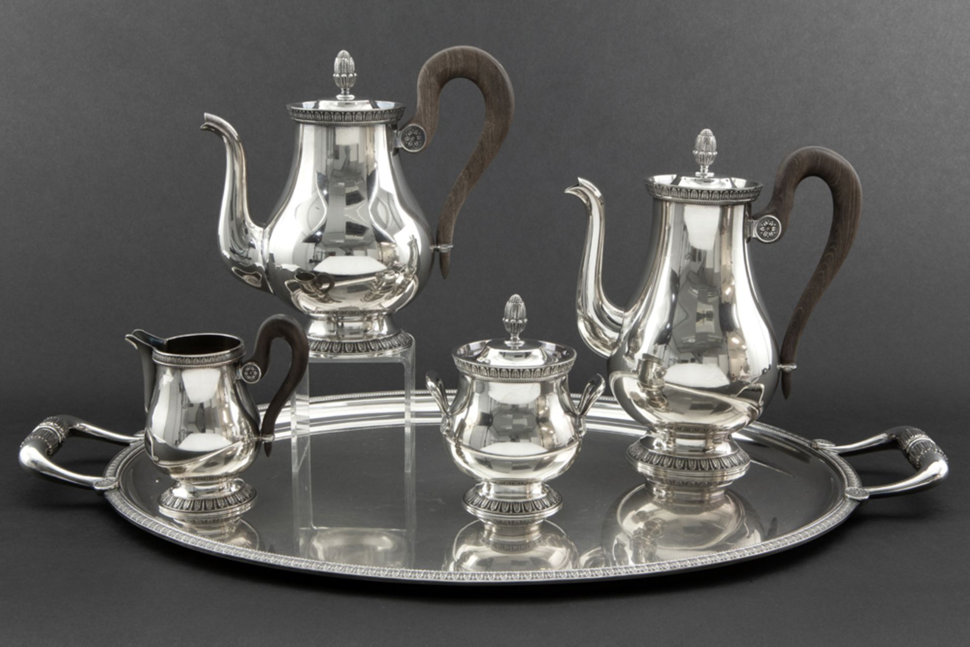 4pc Christofle marked coffee and tea set on its oval tray ||CHRISTOFLE 4-delig koffie- en