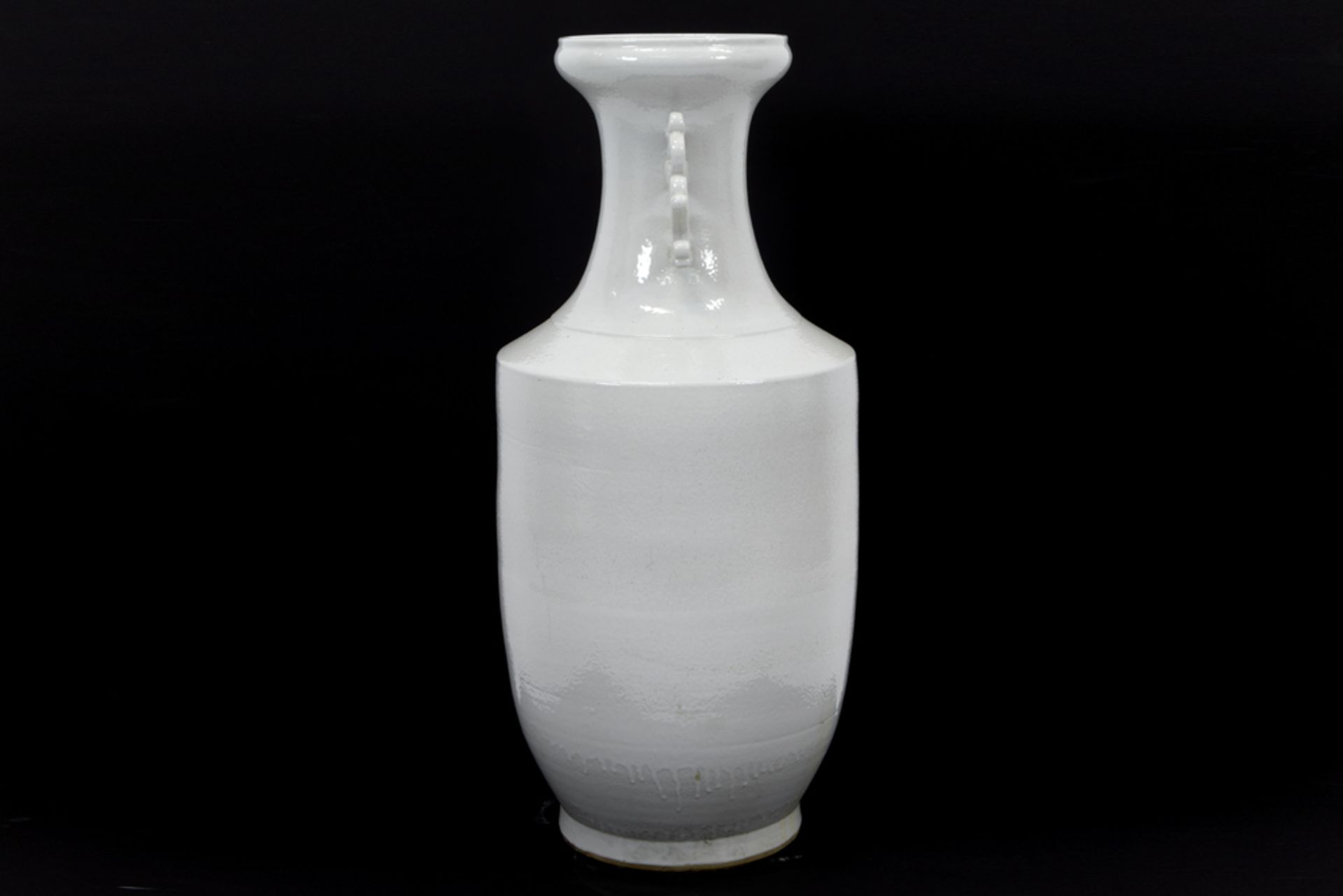quite big Chinese vase in "blanc de Chine" - porcelain ||Vrij grote (hoogte : 88 cm) Chinese vaas in - Image 2 of 4