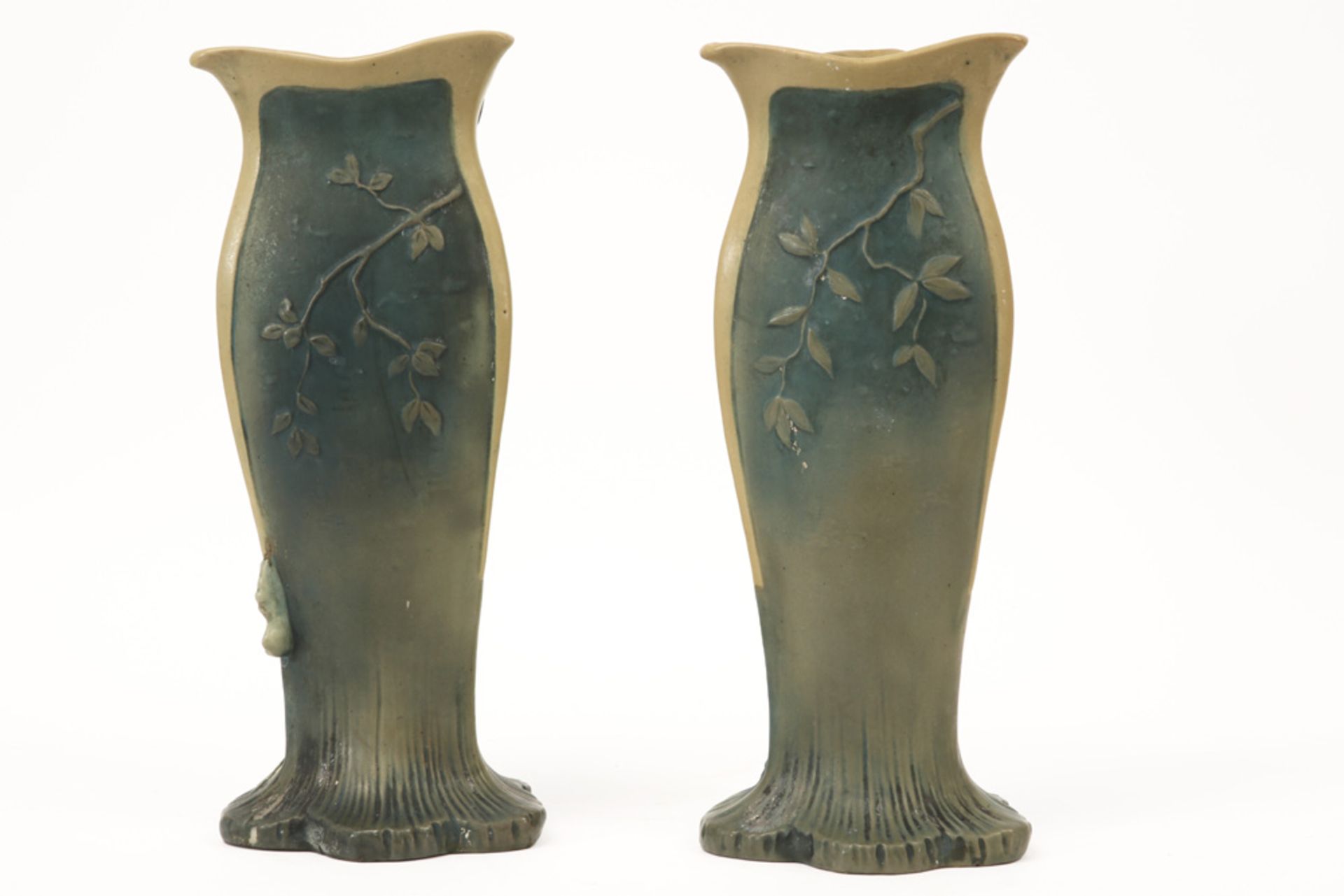 pair of Art Nouveau vases in ceramic with whiplash ornamentation and female figures ||Paar Art - Image 3 of 6
