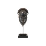 authentic Ivory Coast Baoule mask in wood - on its stand ||AFRIKA - IVOORKUST fijn Baoule-masker