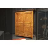 18th/19th Cent. neoclassical armoire in fruitwood with inlay ||Achttiende/negentiende eeuwse