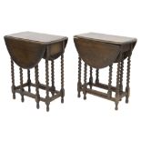 two small English Victorian gateleg tables in oak ||Lot van twee Engels-Victoriaanse