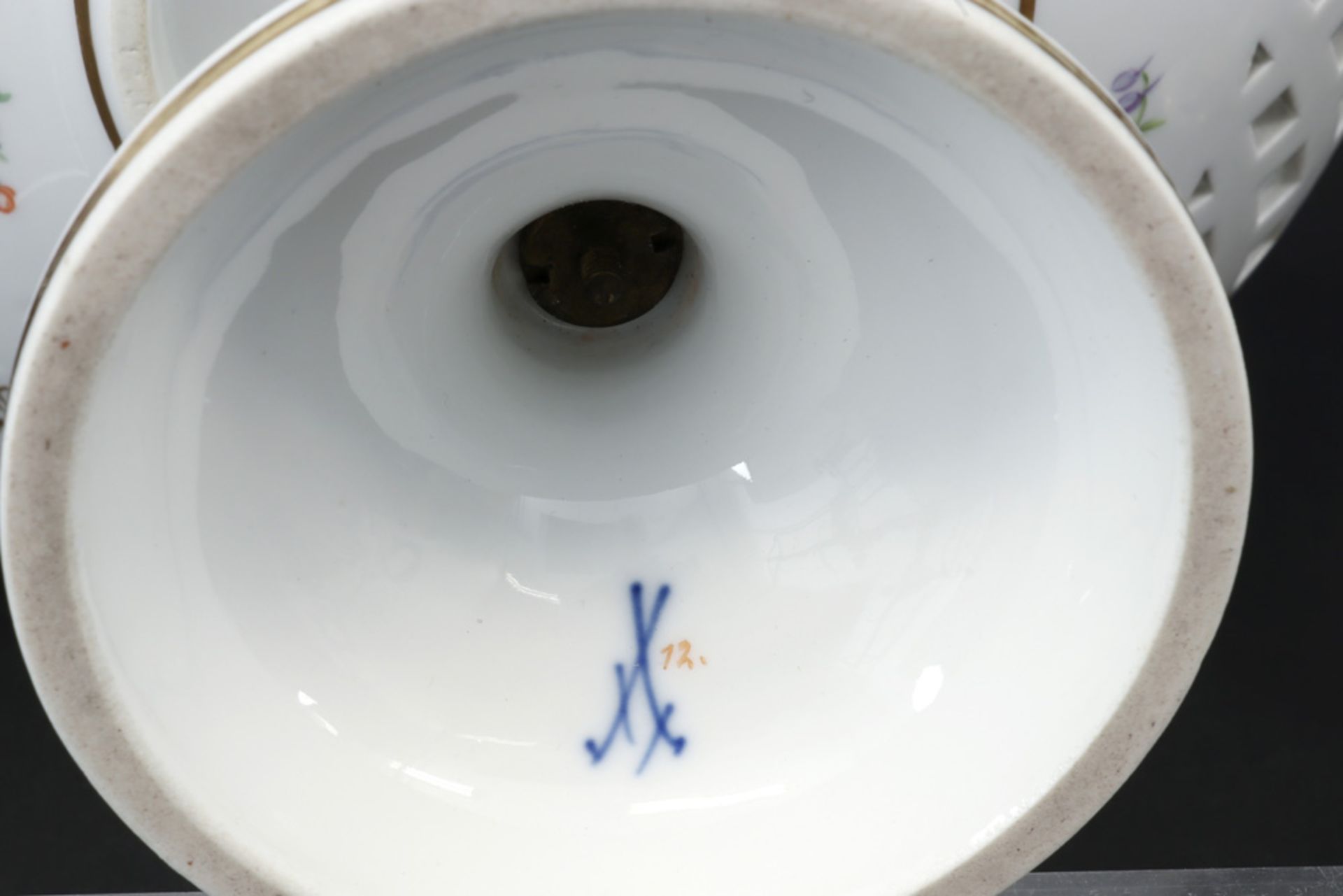 lot with old and antique porcelain amongst which a pair of 19th Cent. salt cellars, a Meissen marked - Image 3 of 4