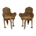 pair of 19th Cent. Far East (Burma or India) "Peacock" armchairs in carved wood ||Paar negentiende