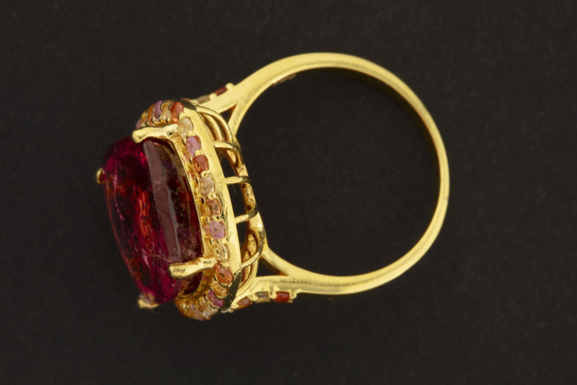beautiful handmade (unique) ring in yellow gold (18 carat) with a ca 12,50 carat rubelite (cushion - Bild 2 aus 2