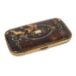 antique tortoiseshell case with inlay in silver and yellow gold ||Antieke etui in schildpad met