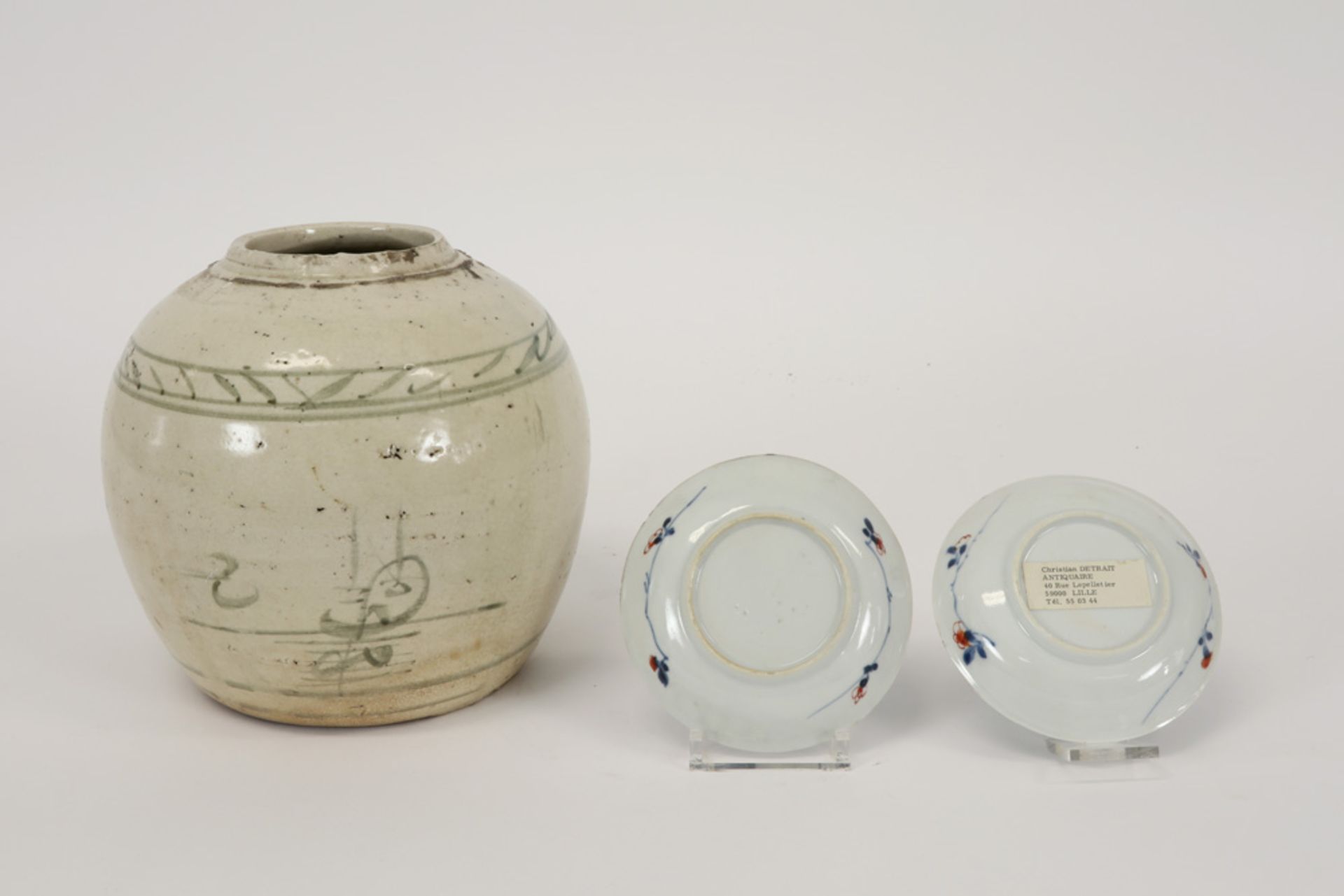 three pieces of antique Chinese porcelain : a ginger jar and two small 18th Cent. plates with an - Image 2 of 2