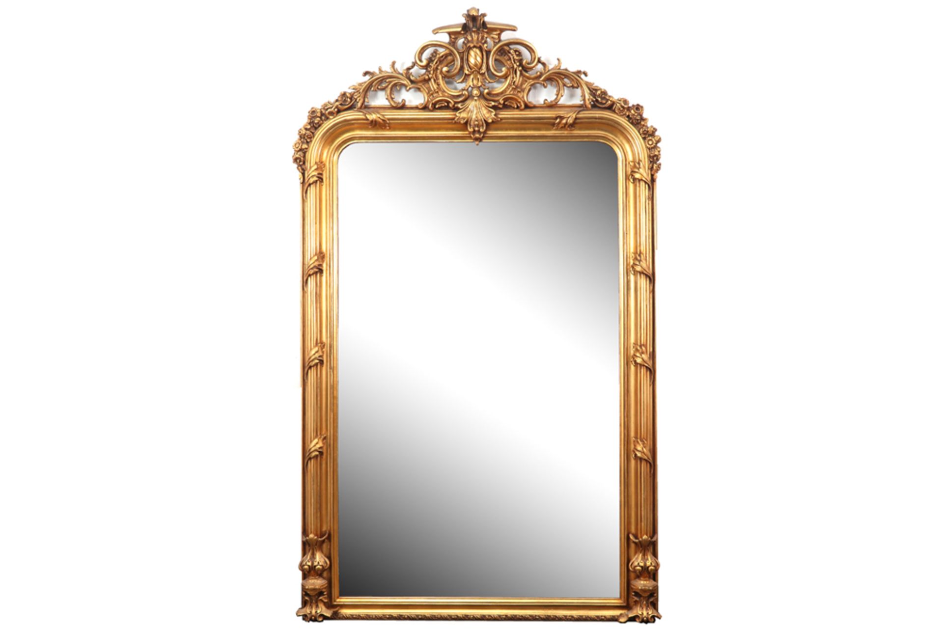 large mirror with an antique, gilded frame ||Vrij grote spiegel met een antieke, gedoreerde kader