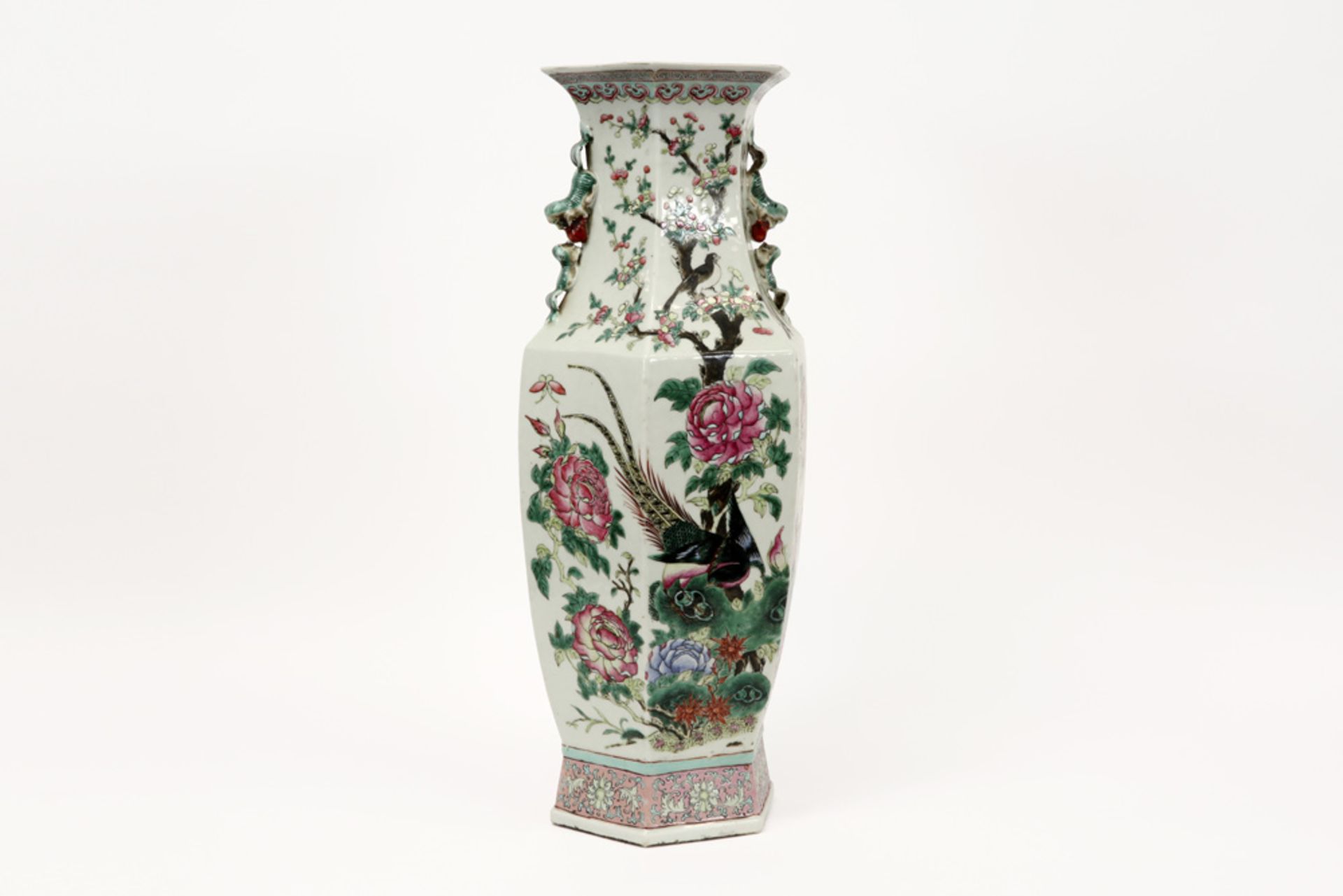 19th Cent. Chinese vase in porcelain with a 'Famille Rose' decor with birds ||Negentiende eeuwse - Image 2 of 5