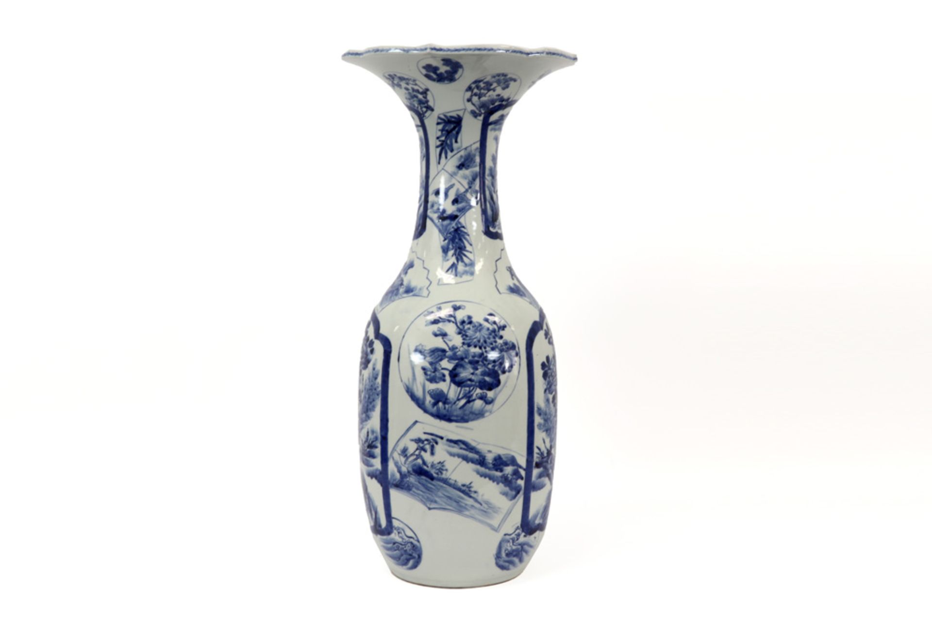 antique Japanese vase in porcelain with a blue-white decor ||Antieke Japanse vaas in porselein met - Image 2 of 4