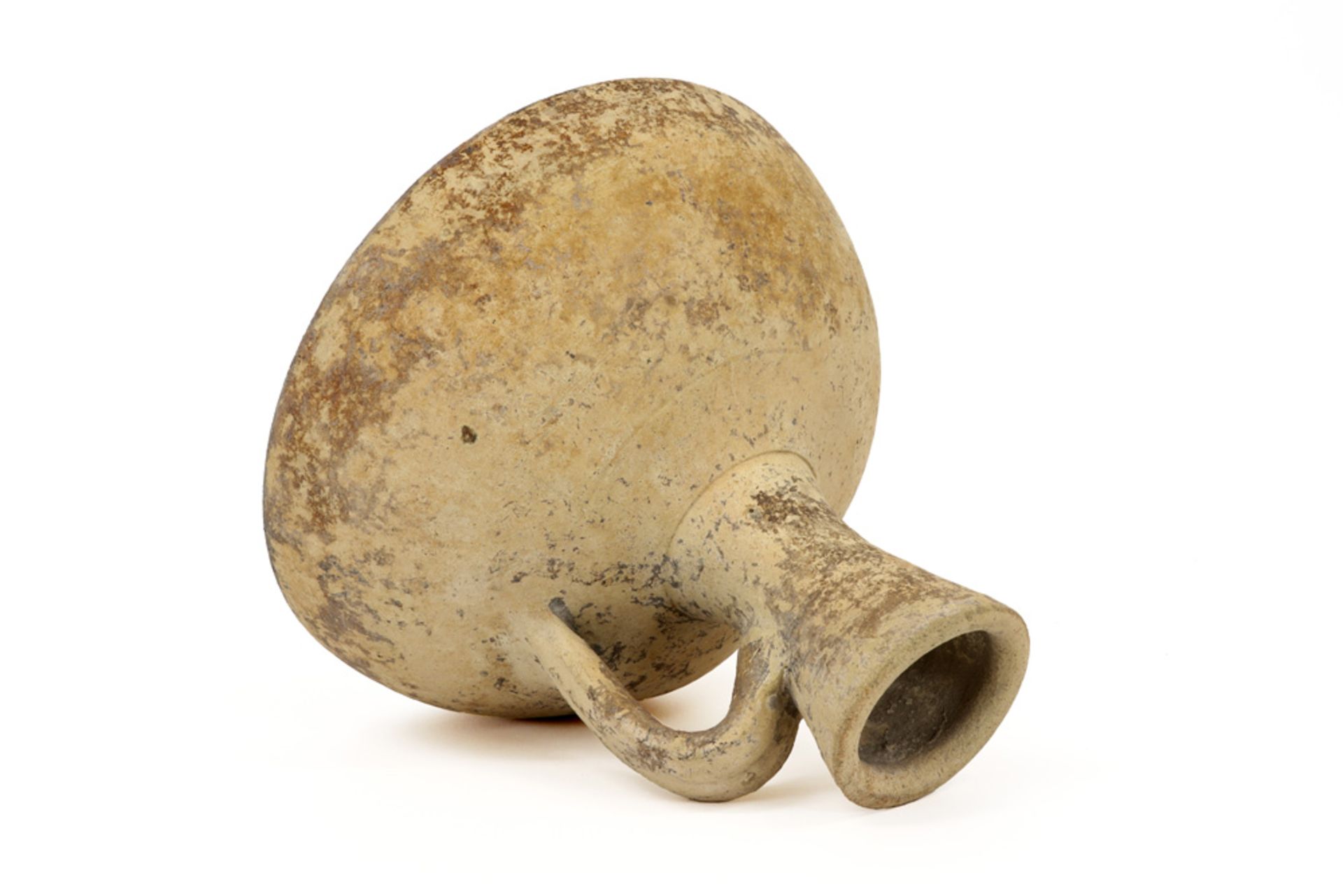 2nd/3d Ancient Rome pitcher in earthenware ||OUD-ROME - 2° tot 3° EEUW typische kruik in aardewerk - - Image 3 of 4