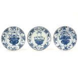 three 18th Cent. Chinese dishes (amongst which a pair) in porcelain with blue-white decor ||Lot