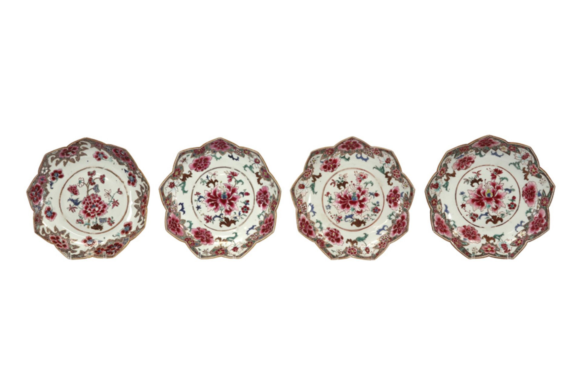 four 18th Cent. Chinese plates in porcelain with a 'Famille Rose' flower decor ||Serie van vier