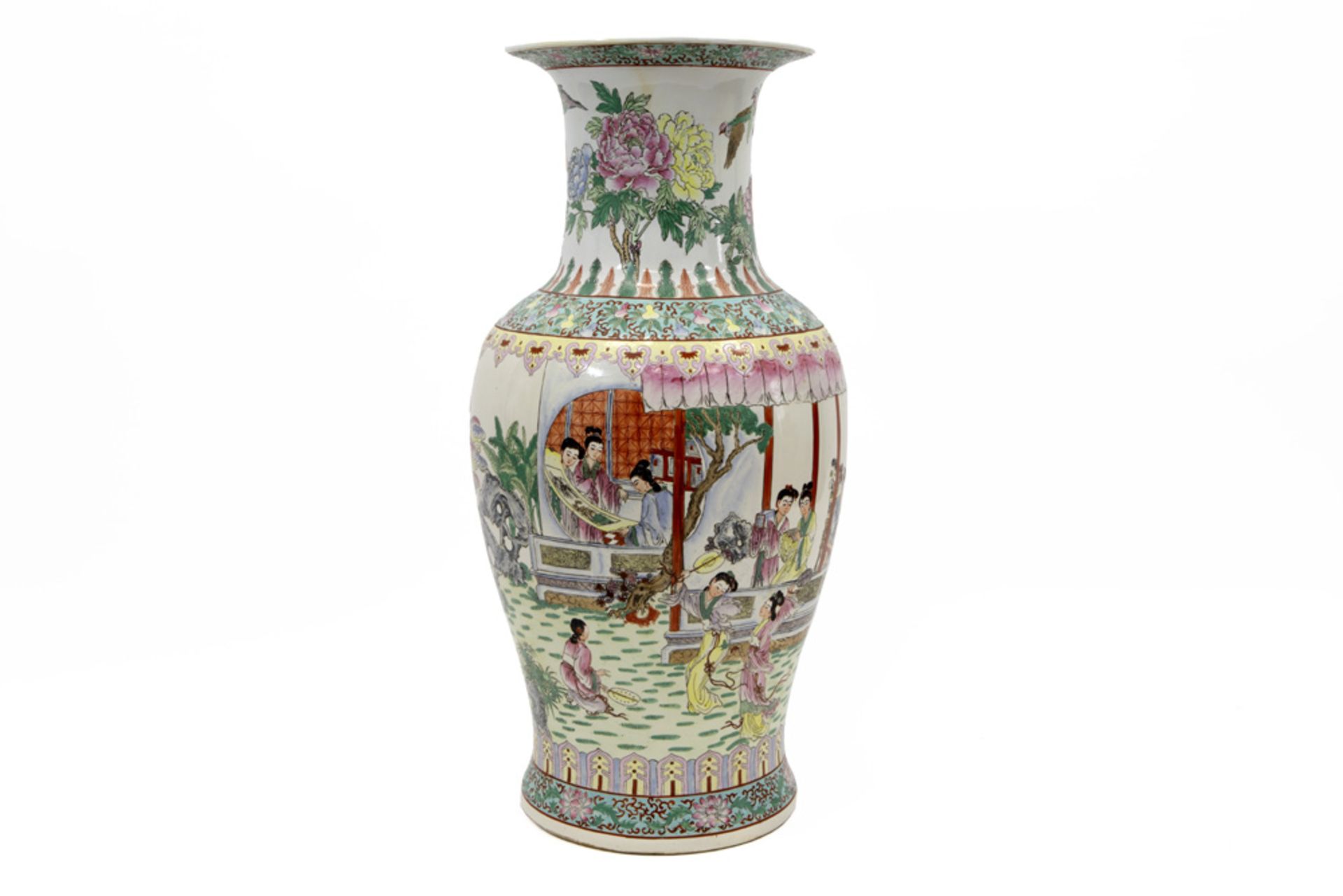 20th Cent. Chinese vase in porcelain with a polychrome decor ||20ste eeuwse Chinese vaas in