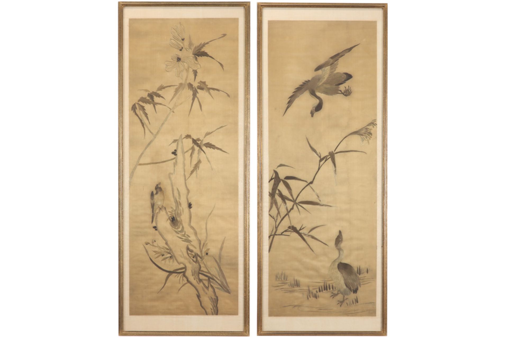 pair of Chinese silk on silk embroideries ||Paar Chinese borduurwerken in zijde op zijde telkens met - Image 2 of 2