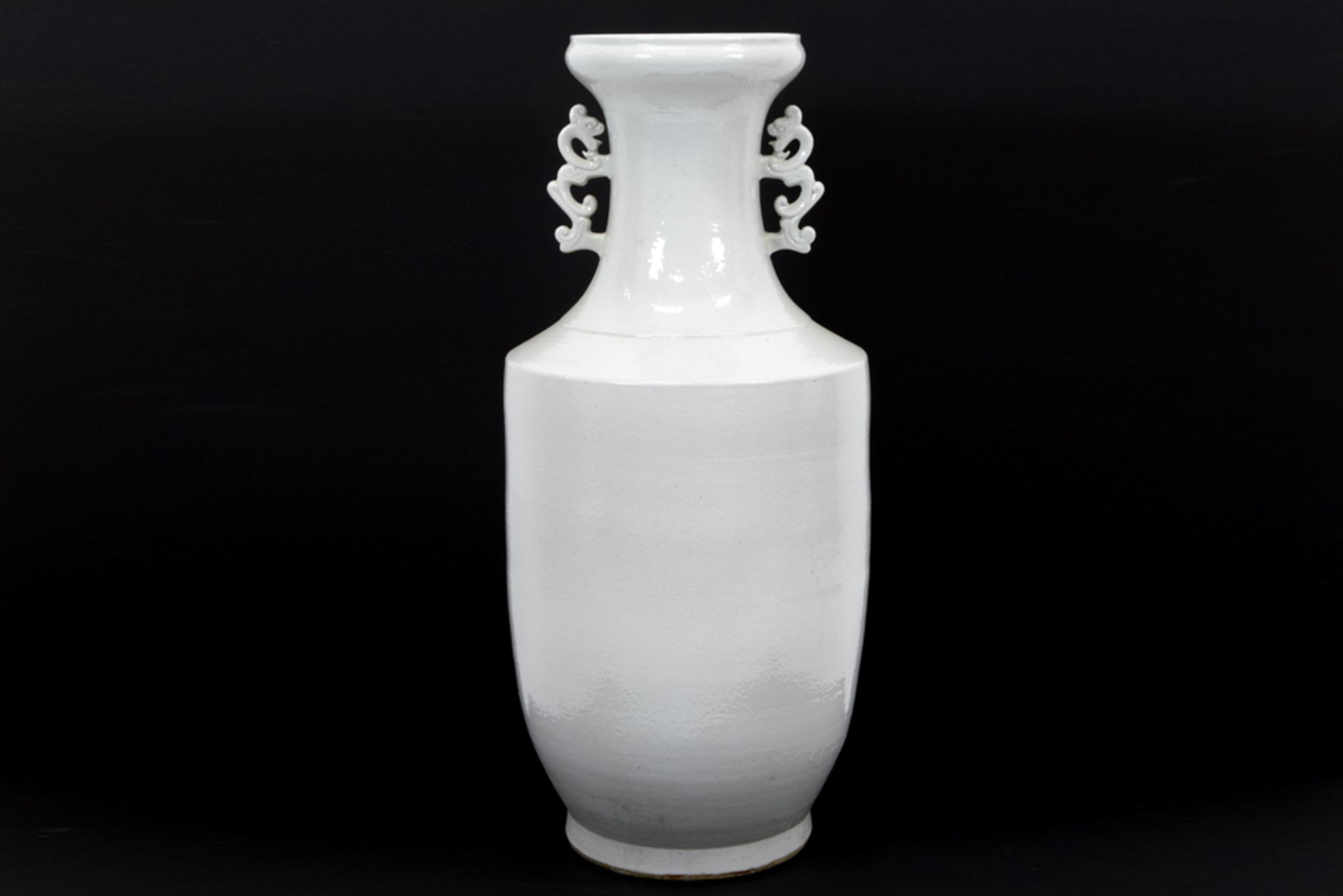 quite big Chinese vase in "blanc de Chine" - porcelain ||Vrij grote (hoogte : 88 cm) Chinese vaas in