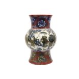 Japanese vase in marked porcelain with an Imari decor with figures ||Japanse vaas in gemerkt
