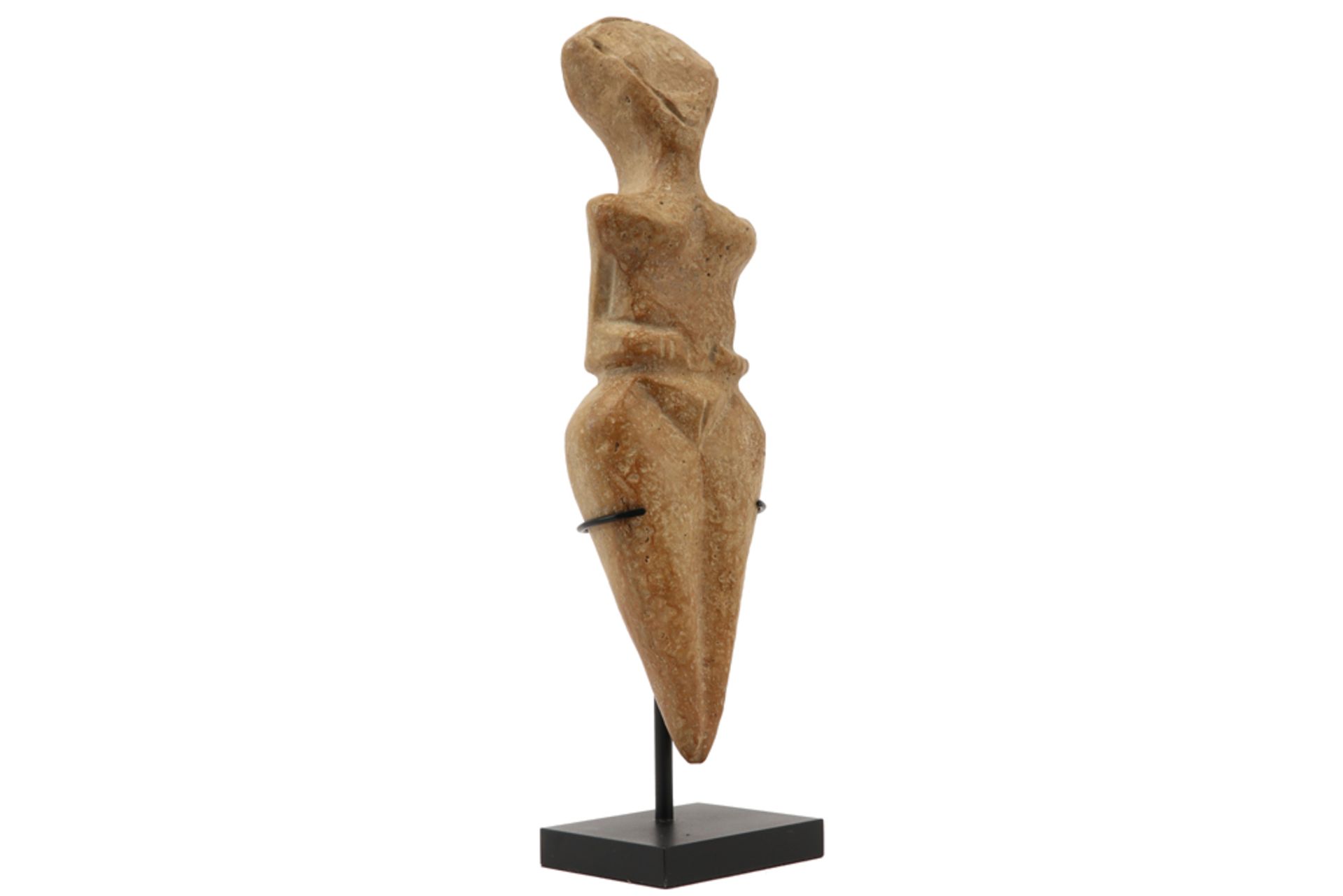 Donau Culture stone female fertility idol ||DONAU - CULTUUR vrouwelijk vruchtbaarheidsidool in steen - Image 2 of 3