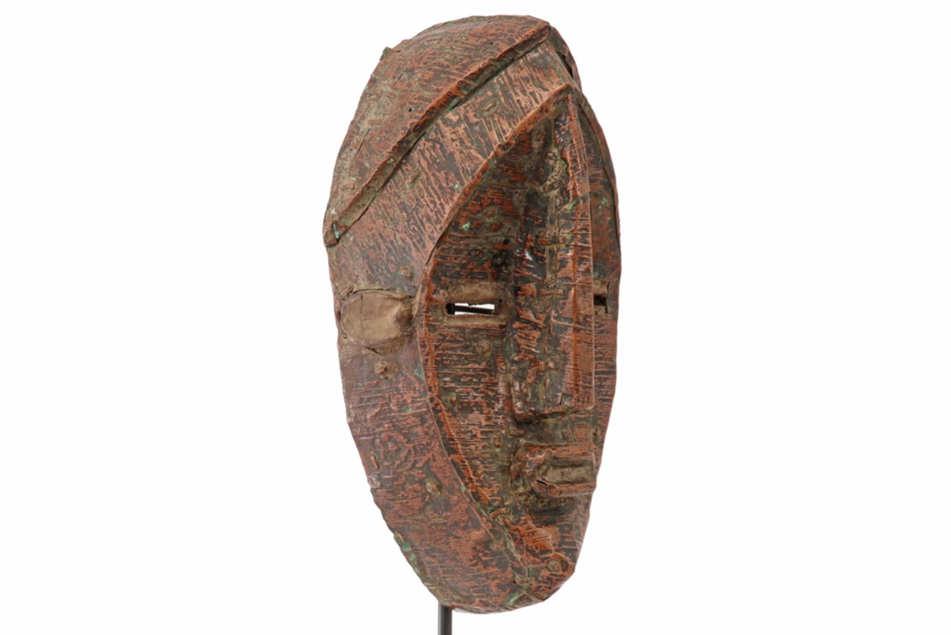 rare pre-1950's African Congolese West-Kasai "ngongo wa shimbunga" mask from the Lwalu in wood - Image 2 of 4