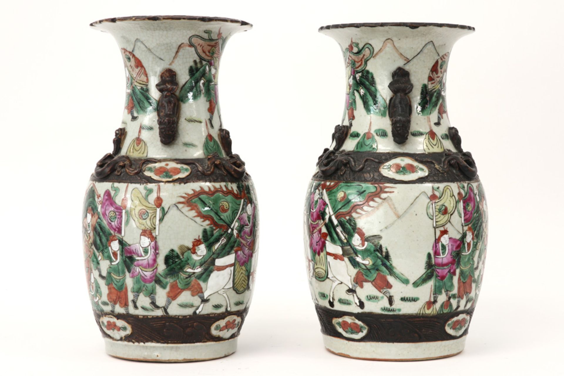 pair of antique Chinese "Nankin" vases in marked porcelain with a typical polychrome warriors' decor - Image 3 of 5