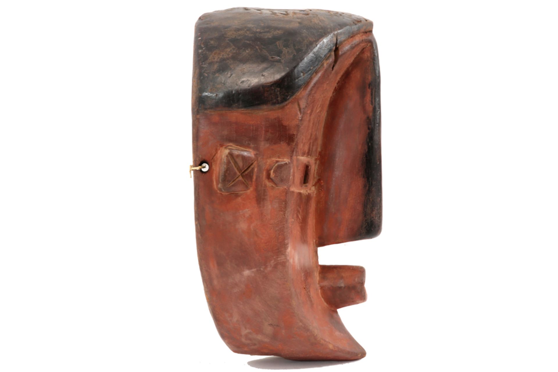 Congolese Lwalu/Lwalwa 'Kaaki' mask in wood ||AFRIKA - KONGO Lwalu/lwalwa 'Kaaki' masker in hout - - Image 4 of 4